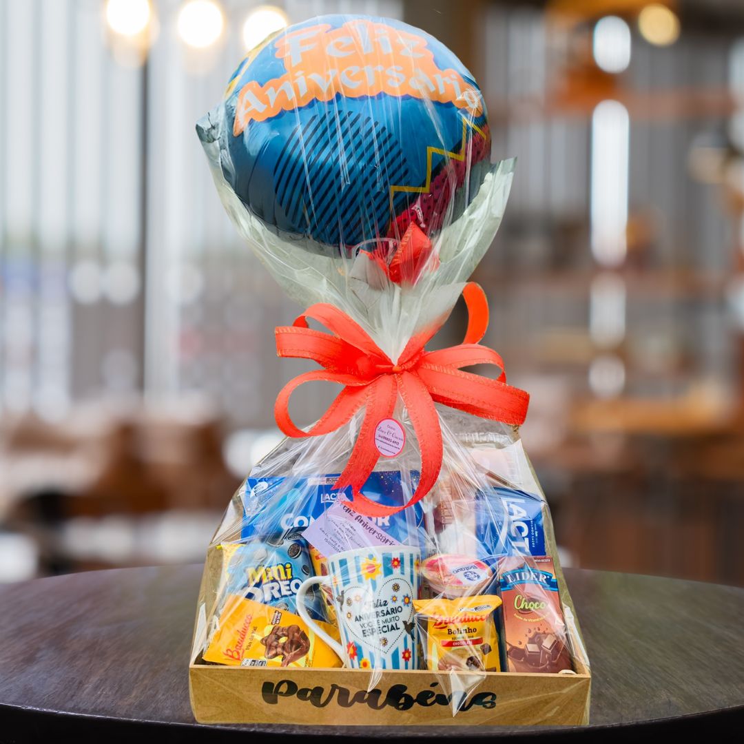 Cesta de Aniversário Café, Chocolate e Balão