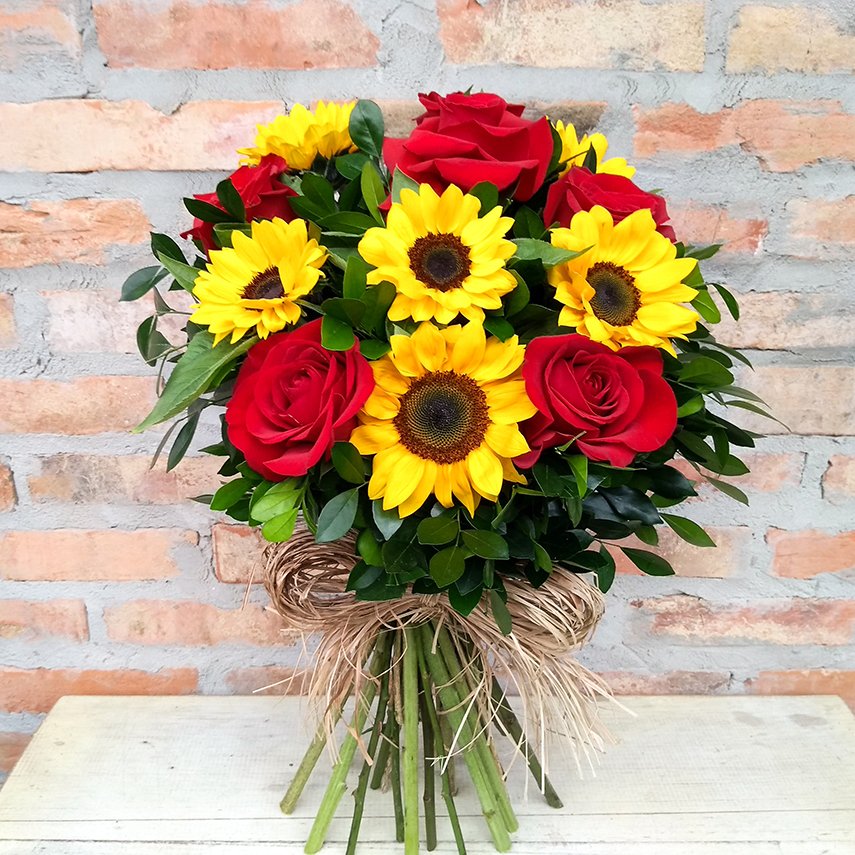 Buquê 6 girassóis e rosas